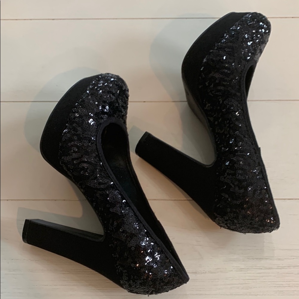 Graceland Black Sequin Pumps